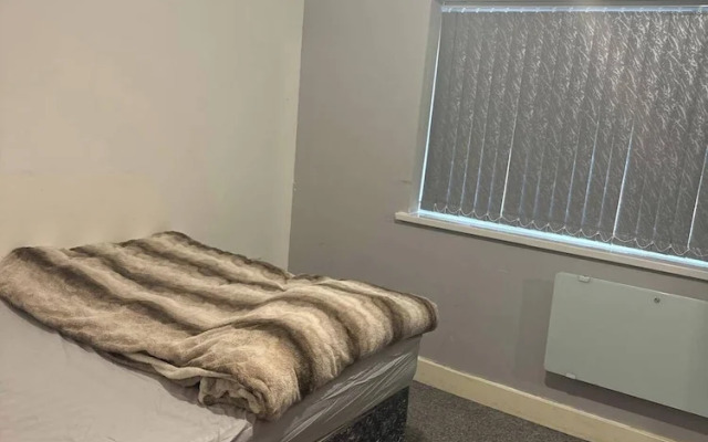 Cosy Central Home - Sleeps 5, Free Parking & Patio
