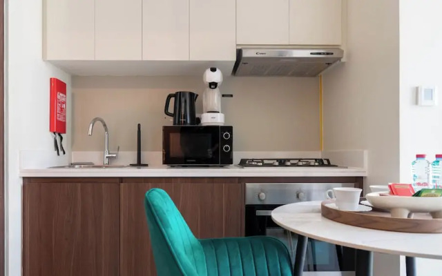 Keyrock Living - Lakeview Luxury Retreat