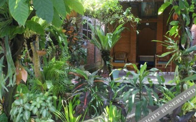Nyoman Astana bungaloWs