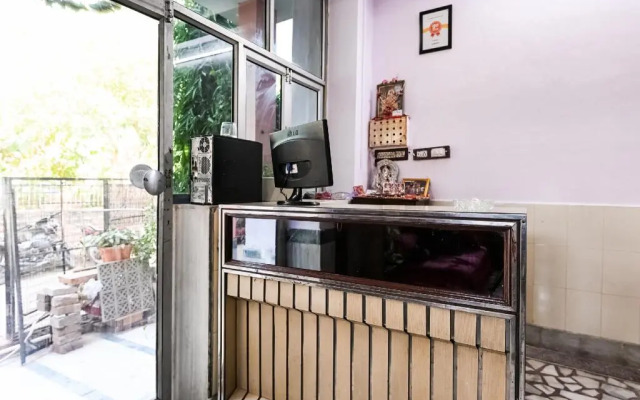 Star Paradise Guesthouse by OYO Rooms