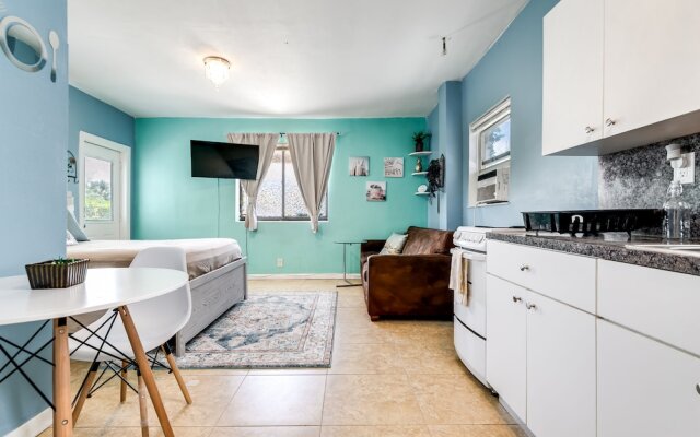 Studio Townhouse 2 blocks from Beach