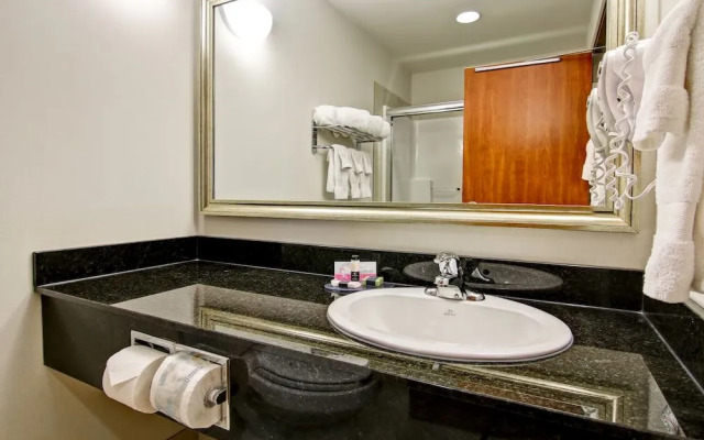 Tisdale Canalta Hotel