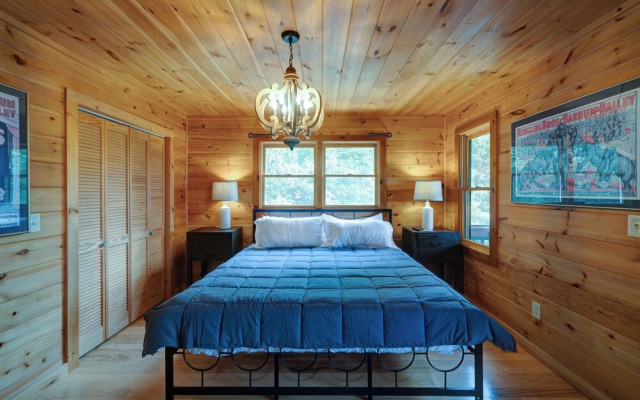 Mountain Haven in the Woods