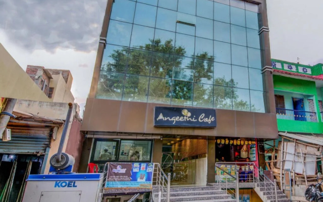 Hotel Deshbandhu By OYO Rooms