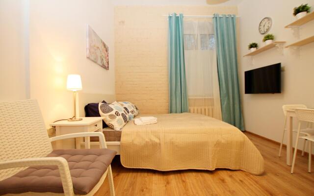 Tverskaya Street (Тверская Стрит) на улице Нижняя 5