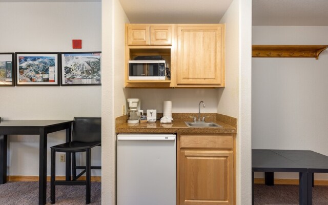 5087 Gateway Home by RedAwning