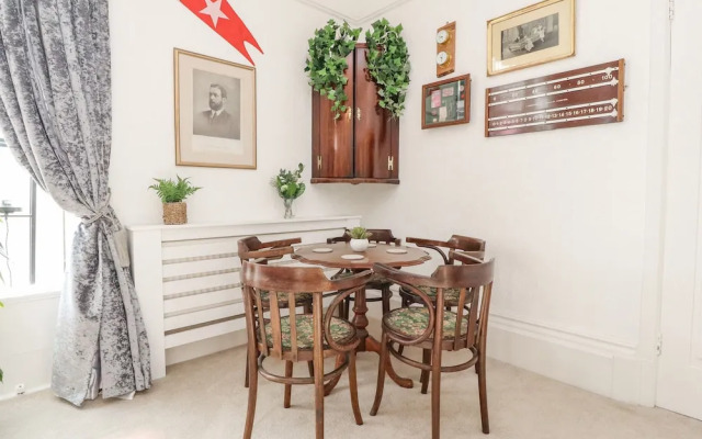 Ismay Billiard Room Apartment - Titanic Interest