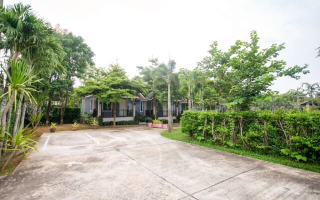 OYO 329 B. Banana Resort
