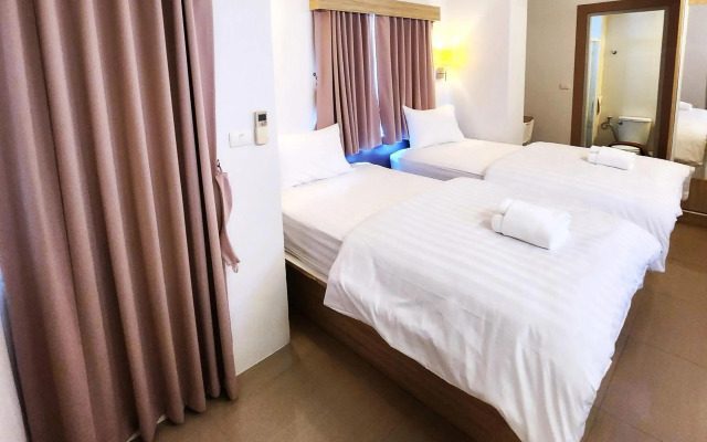 Prom Ratchada Hotel