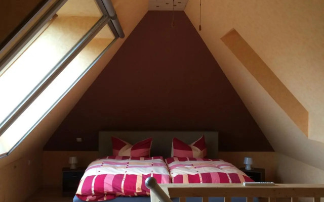 Moderne Maisonette-Wohnung Am Karpfenteich; Modern Apartment With View Of The Carp Pond