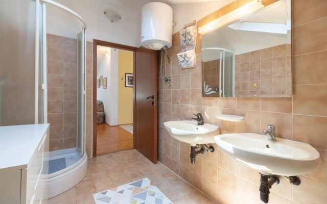 Amazing Home in Zadar With Wifi and 2 Bedrooms