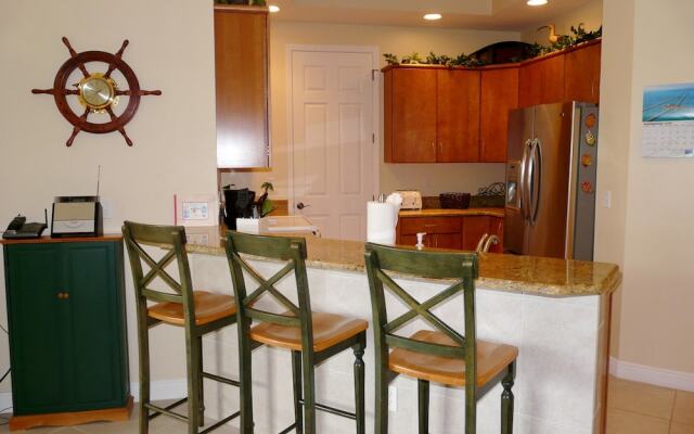 Spacious Condo With sky Views and Steps to South Beach