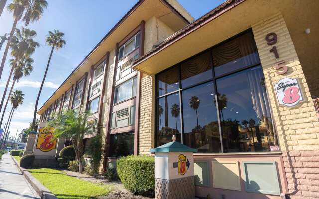 Super 8 by Wyndham Anaheim/Disneyland Drive