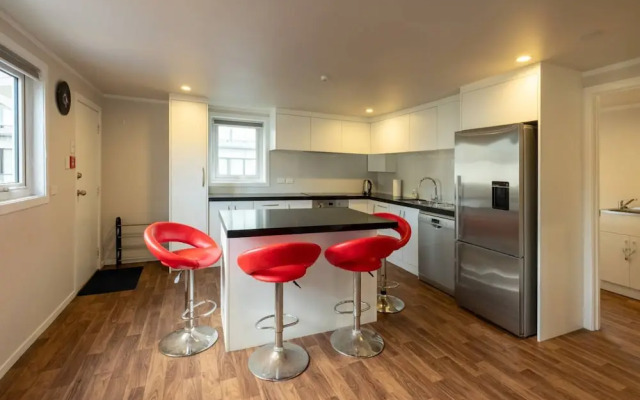 Cool 3 Bedroom Uptown Apartment Close to K Road