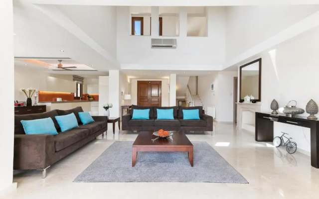 4 bedroom Villa Galinios with large private pool, Aphrodite Hills Resort