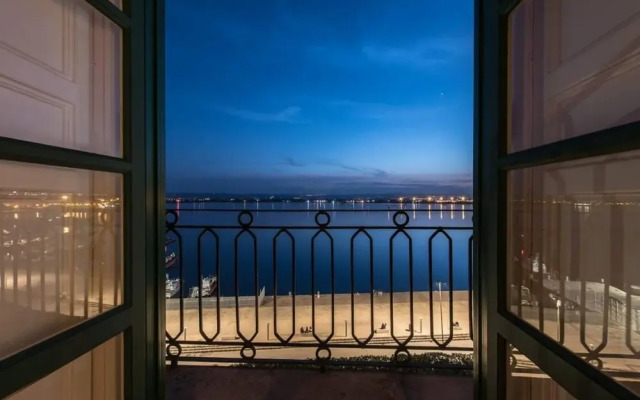 Duomo sea Side Deluxe Apartment