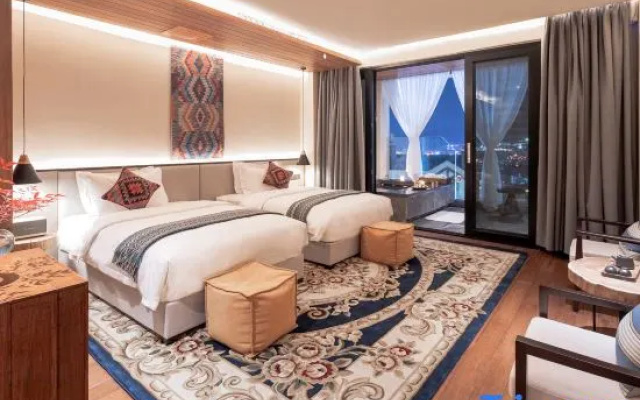 Tengchong Ruili Hot Spring Scenic Hotel