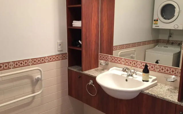 1BR Princes Wharf Seaview Apartment