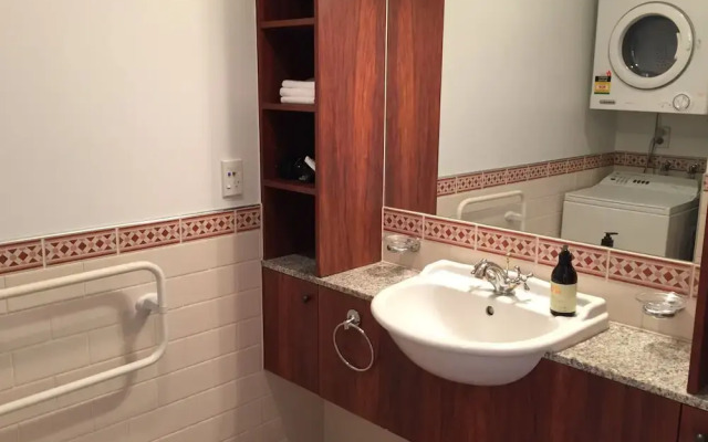 1BR Princes Wharf Seaview Apartment