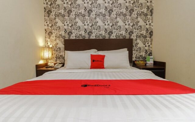 RedDoorz @ Jalan Gunung Merapi