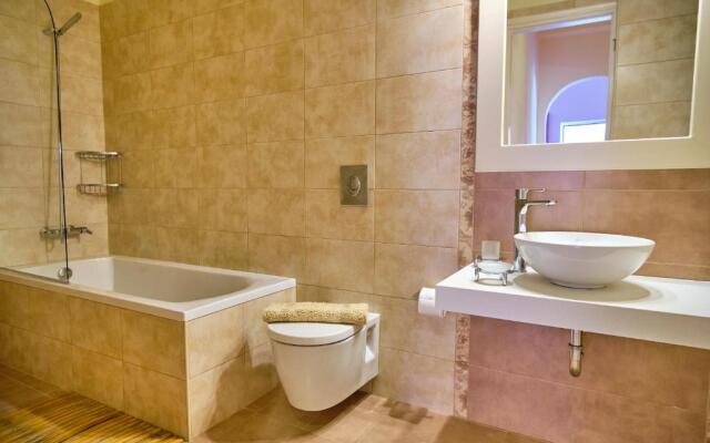 Chrismos Luxury Suites & Studios