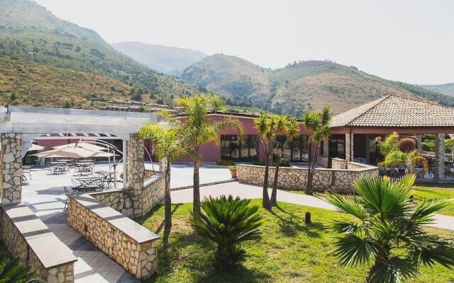 Nelema Beach Arco Magno Resort