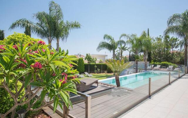Villa Protaras Sunshine Stylish 4BDR Villa with Pool Close to Fig Tree Bay Beach