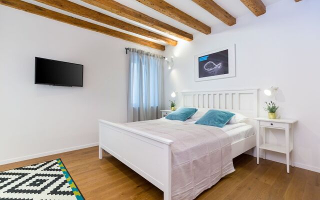Cozy Montalbano Studios by Irundo