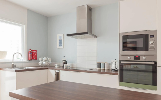 Sea Glimpses with free parking and garden