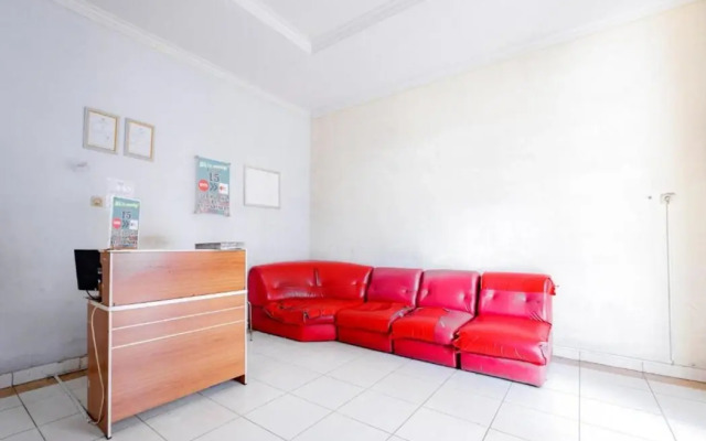 Super OYO 91535 J&b Rooms Tomang