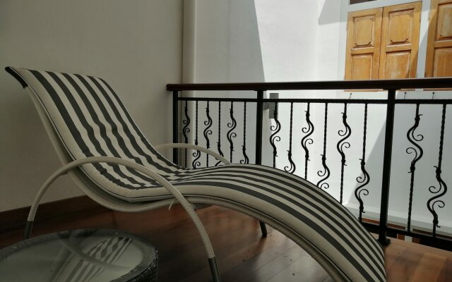 Heeren Straits Hotel