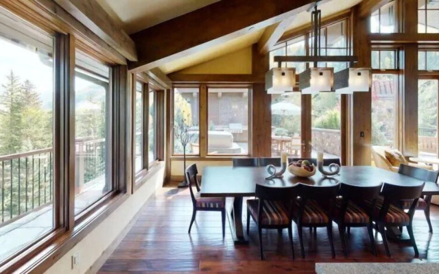 Luxury 3 Bedroom Penthouse at Golden Peak