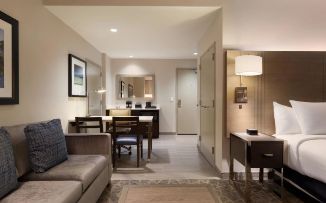 Embassy Suites by Hilton The Woodlands at Hughes Landing