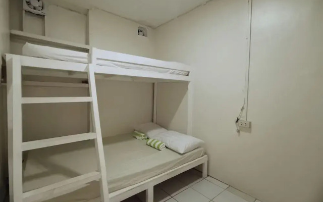 Resort’s Side Hostel near Shangrila