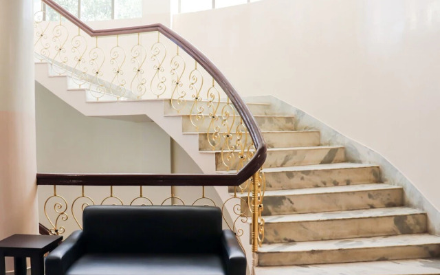 OYO 41953 Hotel Trinity East