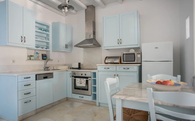 Family Seafront Villa, 1´ From the Beach