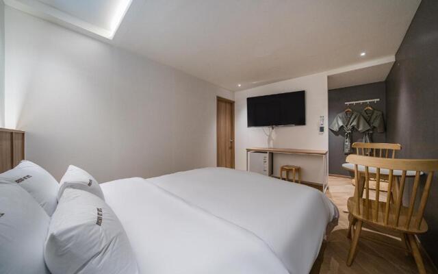 Brown Dot Hotel Eurwangri