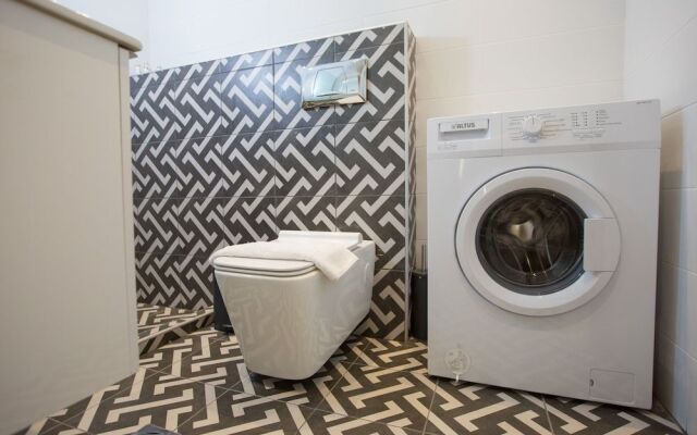 Civilian Apartments, Nilie Hospitality MGMT