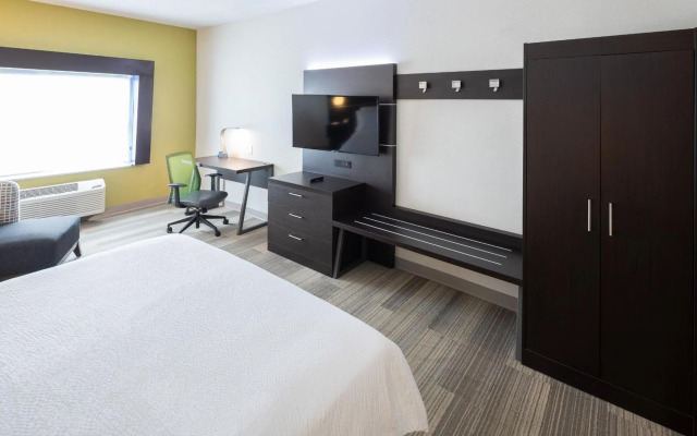 Holiday Inn Express & Suites Chicago West - St Charles