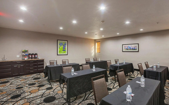 Comfort Suites Lewisville