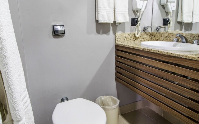 Hotel Deville Business Maringá