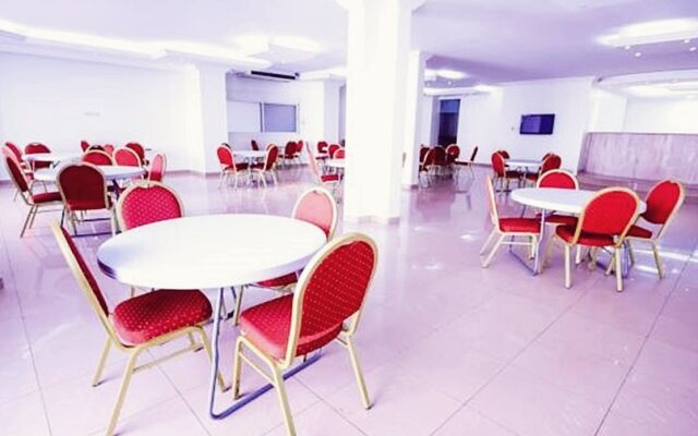 Rose Garden Hotel Suites