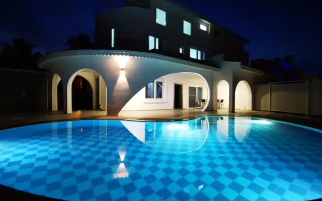 Spectacular Villa With Private Pool in Antalya