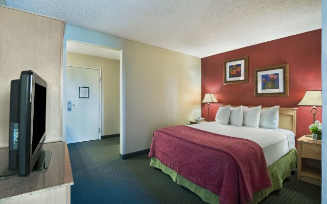 Oxford Suites Lancaster