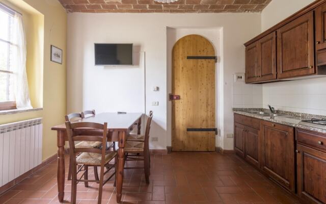 Quaint Farmhouse in Montespertoli With Swimming Pool