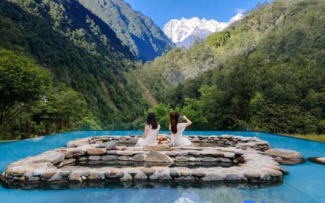 Hailuogou Tongtang·Secret Garden Holiday Villa·Snow Mountain Holiday Villa