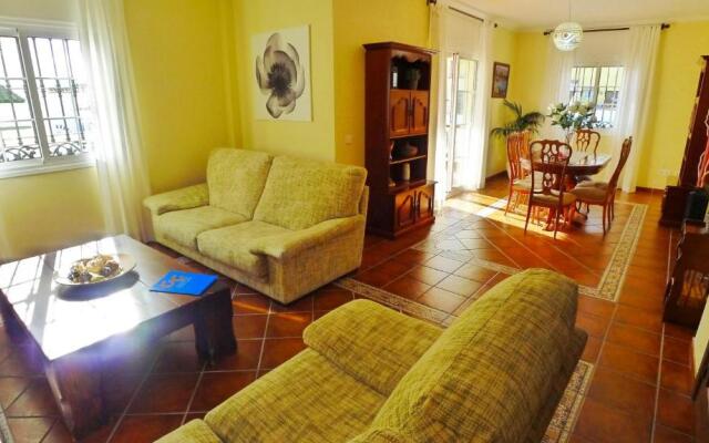 R1044 - Villa Karina