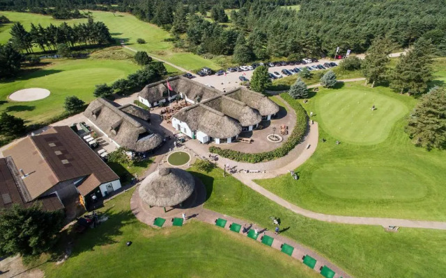 SportsPark Blaavandshuk Golfcenter, Ho