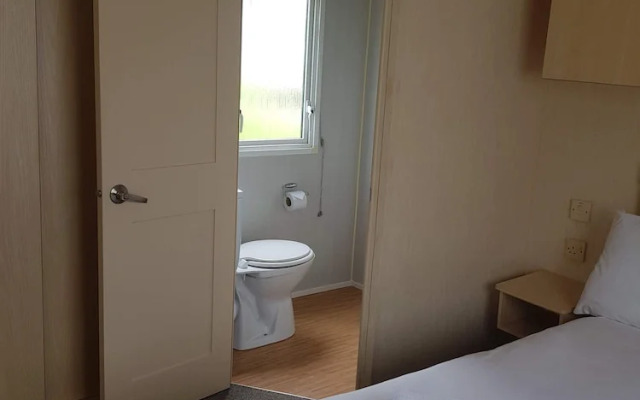 2br-pool-garden-parking-wifi-sleeps6