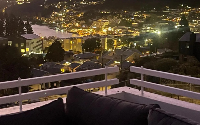 Panoramic Views - 10 minutes walk to Town